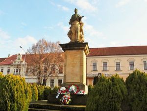 V Hlohovci obnovia pamätník, ktorý pripomína vojnové obete
