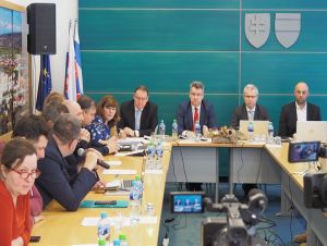 Poslanci v Hlohovci schválili rozpočet, otázne je, či ho primátor podpíše