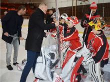 Ján Lašák podporil mladých hokejových brankárov, venoval im výstroj