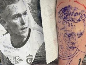 Masér Spartaka Hološka oslávil pohár tetovaním, na nohe si zvečnil Procházku