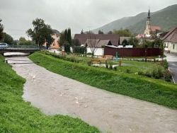 V Horných Orešanoch sa dvihla hladina Parnej, situácia je však pod kontrolou