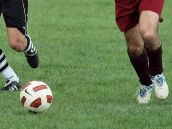 Futbal, III. A: Smolenický Sudin opäť úradoval, strelil čistý hetrik