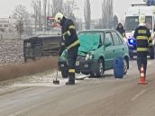 Mnohí vodiči sneženie nezvládli, nehoda sa stala aj pri Bučanoch