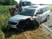 Na rovnej ceste neďaleko Piešťan sa zrazili dve autá, zasahoval aj vrtuľník