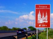 Turistov do Trnavy lákajú už aj informačné tabule pri diaľnici