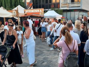 Trnavský jarmok po starom, na Vajanského zostane cigánska a burčiak