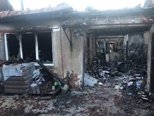 Po  požiari v Jaslovských Bohuniciach ponúkajú  ľudia Bubánovcom pomoc