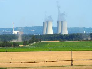 V Jaslovských Bohuniciach spustili reaktor, v Trnave založili roľnícku pokladnicu
