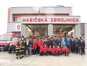 Hasiči v Jaslovských Bohuniciach sa dočkali, k storočnici dostali novú zbrojnicu