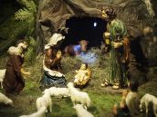 Miniatúry zobrazujúce narodenie Ježiška vznikli z dlhej chvíle