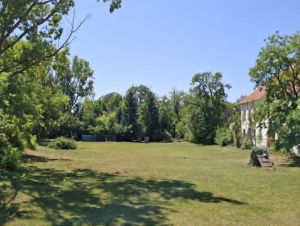 Trnava kupuje pozemok pred budovou pamiatkárov, pričlení ho ku Kalvárii