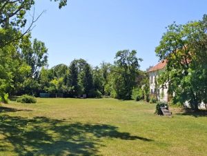 Trnava kupuje pozemok pred budovou pamiatkárov, pričlení ho ku Kalvárii