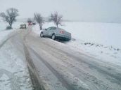 Sneženie narobilo problém šoférom, v kraji sa udialo viacero nehôd