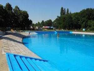 Horúce leto pokračuje, prečo idú vypúšťať vodu z kúpaliska v Kamenáči?