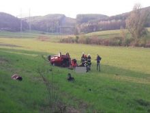 Neďaleko Trstína prišlo k čelnej zrážke medzi osobným autom a kamiónom