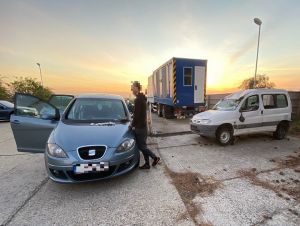 Chytili Trnavčana, ktorý kradol policajtom rovno pred oknami