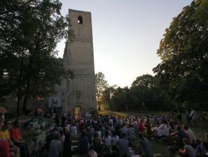 Nočná Katarínka ponúkne svätú omšu,  koncert aj sprevádzanie ruinami