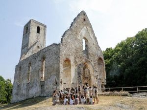 Na Katarínke vlani dobrovoľníci aj pochovávali, tento rok budú pokračovať v záchrane ruín