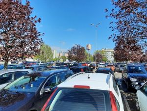 Trnava ponúka Kauflandu zaradenie jeho pozemku do systému kontroly parkovania