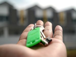 Bývanie ako prvé: Trnava spúšťa projekt pre ľudí bez domova