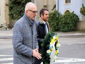 Výročie oslobodenia si v Trnave a Hlohovci uctili žlto-modrými vencami