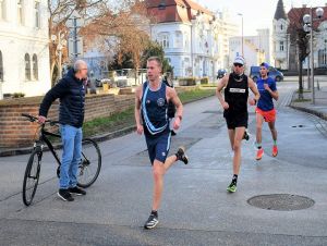 FOTO: Prvé bežecké preteky v novom roku vyhral Matúš Kompas
