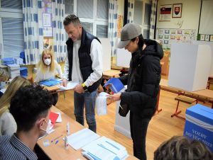 Na základnej škole na Kopánke môže naraz voliť až 36 ľudí
