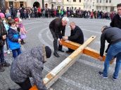 Trnavčania niesli mestom kríže, pripomenuli si utrpenie Ježiša Krista