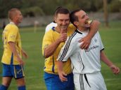 Odľahčeným perom: V dueli Šulekova s Leopoldovom nechýbal ani futbalový folklór