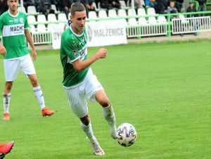 Futbal, 3. liga: Malženice prehrali v Nitre, Mihál videl červenú kartu