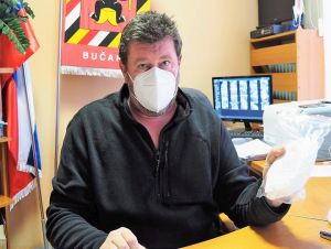 V Bučanoch sa postarajú o seniorov, od obce dostanú respirátory a rúško