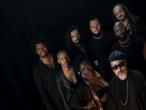 Legenda klubového jazzu mieri do Trnavy: Kyoto Jazz Massive vystúpi na Nádvorí