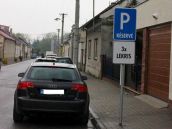 Nelegálne vyhradené parkovacie miesta skončia, radnica je odhodlaná zakročiť