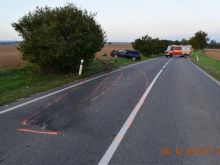 Smrteľná nehoda medzi Chtelnicou a Dolným Lopašovom: Motorkár čelnú zrážku neprežil