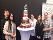 Majcichovčanka Monika Sisková pogratulovala Lúčnici k jubileu krásnou tortou
