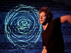 Ponúknu koncert z inej galaxie: Luminofor používa ako nástroj aj vlastné telo