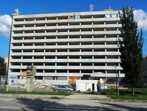 Bývalý hotel Trnavan prerábajú, majú tam vzniknúť byty