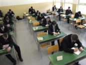Do maturitných oblekov sa nahodili aj štyria väzni