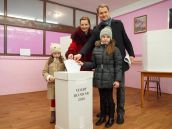 FOTO: V Trnave volili Matovič aj Procházka, obaja vyzvali k účasti na voľbách