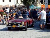 Trojičné námestie zaplnili historické vozidlá, v sobotu ich vystavia pred Relaxom
