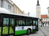 Kvôli bezohľadnému šoférovi sa zranili traja ľudia v autobuse