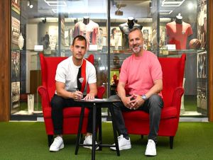 Martin Mikovič podpísal v Spartaku novú zmluvu, môže prekonať Jozefa Adamca