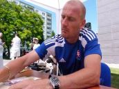 VIDEO: Bitka o Karhanov podpis