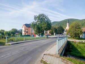 Kraj opraví cestu v Dolných Orešanoch aj most v Horných Orešanoch