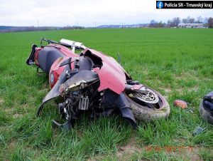 Po kolízii s autom skončil motorkár v trnavskej nemocnici