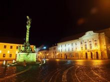Muž, ktorého zatkli na Trojičnom námestí, mal v rukách napodobeninu zbrane