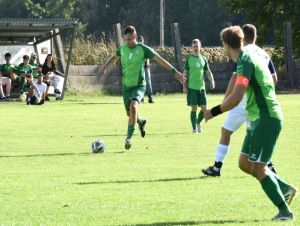 Futbal, 9. liga: Trstín zdolal v derby Bíňovce, Pečeňady zastavili Šulekovo
