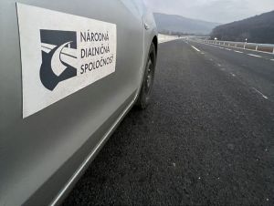 Asfaltovanie na R1 medzi Vlčkovcami a Trnavou už diaľničiari dokončili