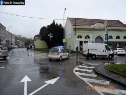 Tragédia v Hlohovci: Vodič dodávky pri cúvaní zrazil starenku