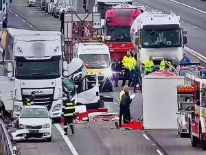 Nehoda na D1: Nákladiak narazil do kamiónu, následne prišlo k ďalšej nehode